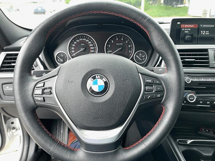 BMW Série 3 330i Xdrive Sedan – Image 12
