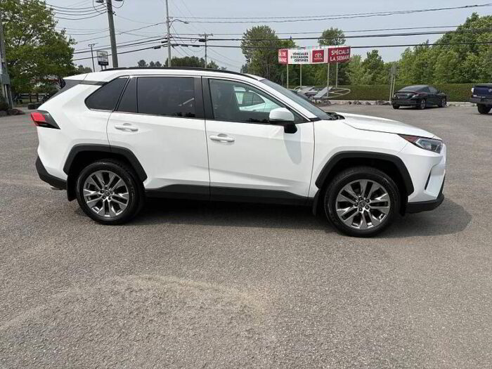 Toyota RAV4 XLE AWD – Image 4