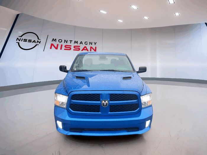 RAM 1500 Classic Express cabine d'équipe 4x4 caisse de 5 pi 7 po – Image 10