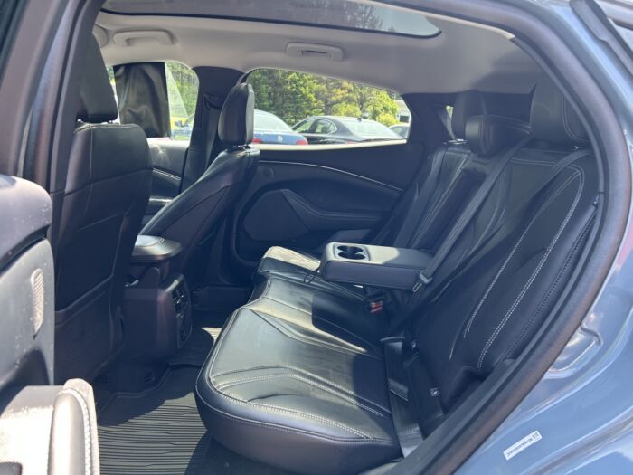 Ford MACH-E 4X Premium – Image 8