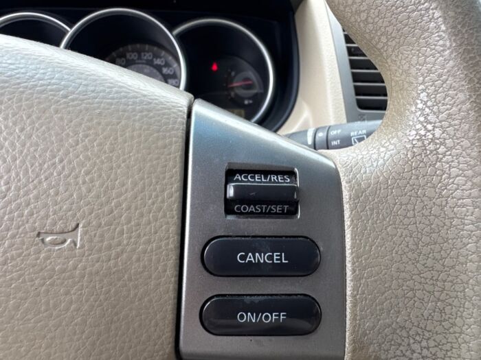 Nissan Versa 1.8 SL – Image 11