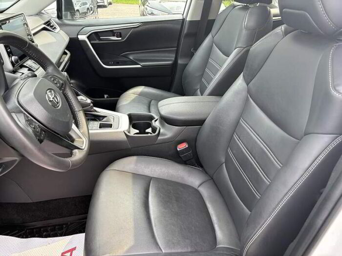 Toyota RAV4 XLE AWD – Image 9