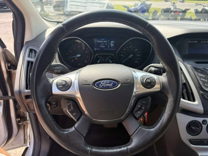 Ford Focus SE – Image 13
