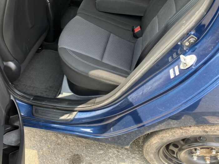Hyundai Elantra GT GL – Image 18