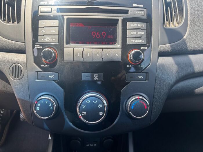 Kia Forte Koup EX - Image 11
