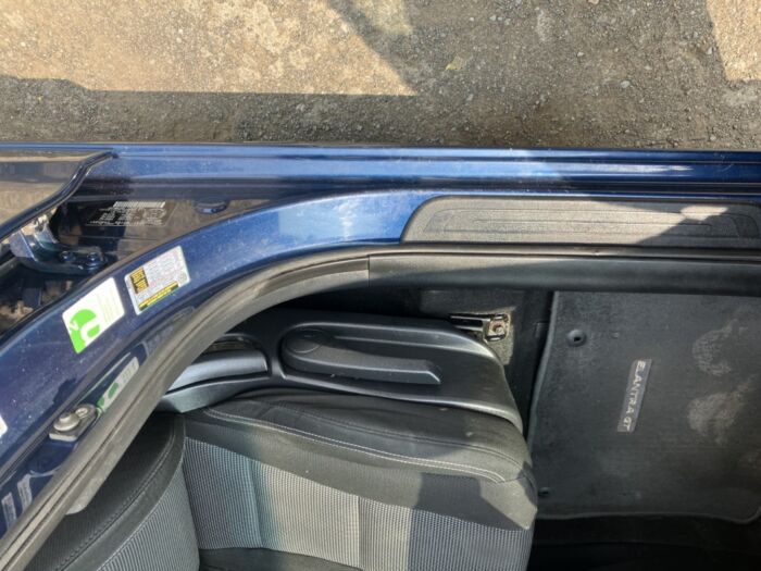 Hyundai Elantra GT GL – Image 17