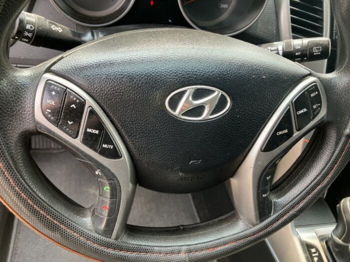 Hyundai Elantra GT GL – Image 12