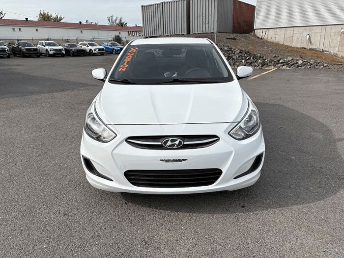 Hyundai Accent L HAYON TRÈS BAS KILOMÉTRAGE ÉCONOMIQUE – Image 6