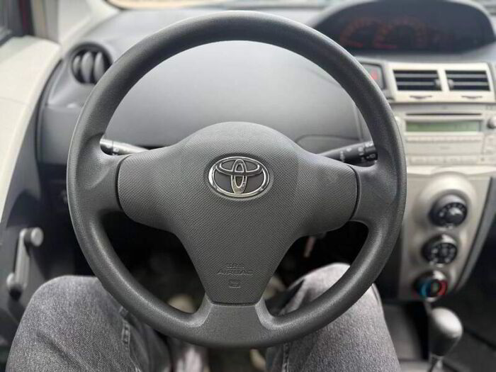 Toyota Yaris Hayon 5 portes, boîte automatique, LE – Image 11