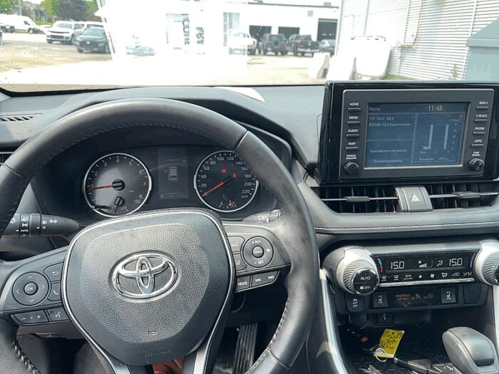 Toyota RAV4 XLE TI - Image 8