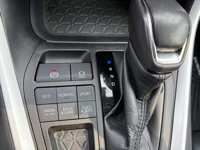 Toyota RAV4 XLE AWD – Image 18
