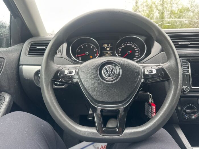 Volkswagen Jetta Sedan TRENDLINE PLUS – Image 11