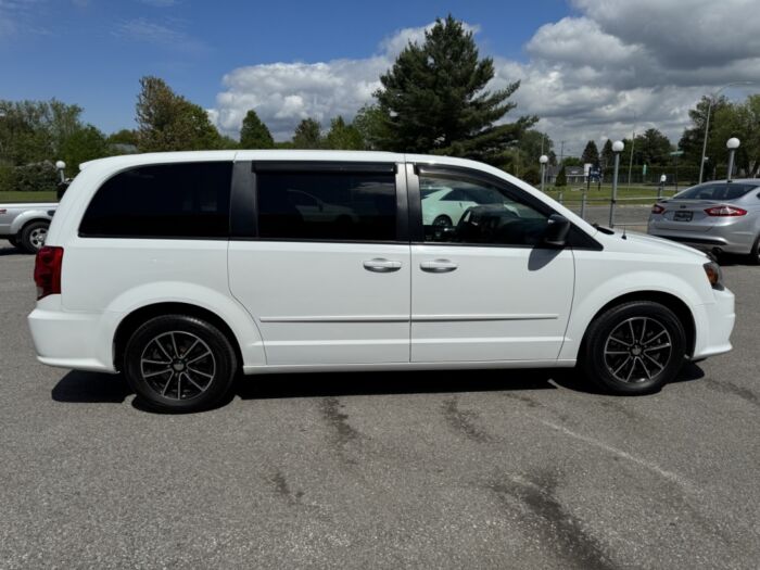 Dodge Grand Caravan SXT – Image 9