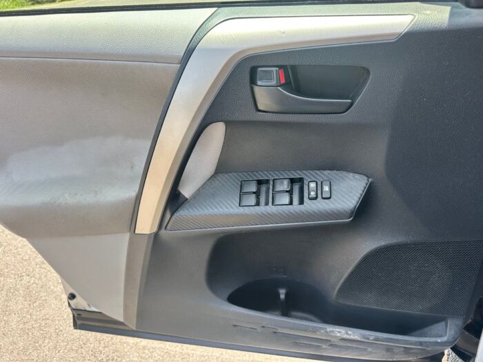 Toyota RAV4 LE - Image 13