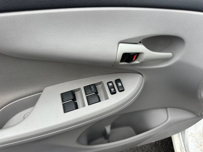 Toyota Corolla CE – Image 7