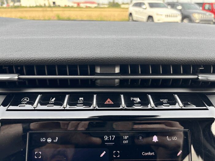 Jeep Grand Cherokee L Laredo 4x4 – Image 10