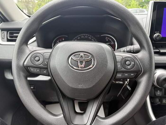 Toyota RAV4 LE AWD – Image 11
