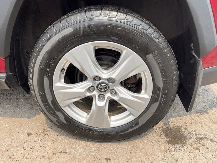 Toyota RAV4 XLE TI - Image 7