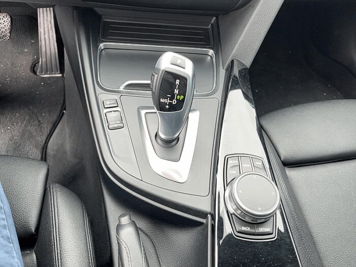 BMW Série 3 330i Xdrive Sedan – Image 14