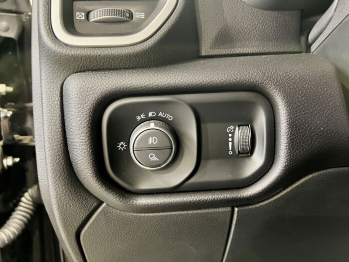 Ram 3500 Big Horn – Image 15