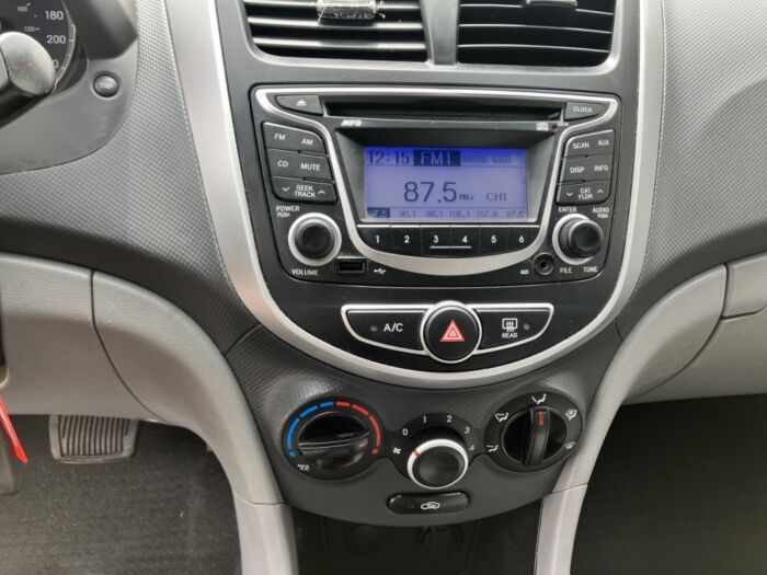 Hyundai Accent GL – Image 8