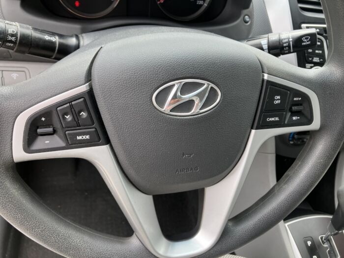 Hyundai Accent GL – Image 5