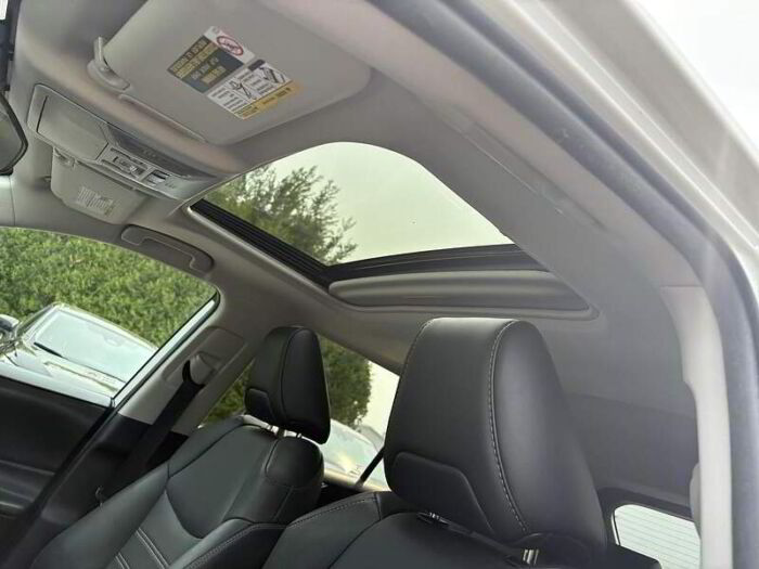 Toyota RAV4 XLE AWD – Image 8