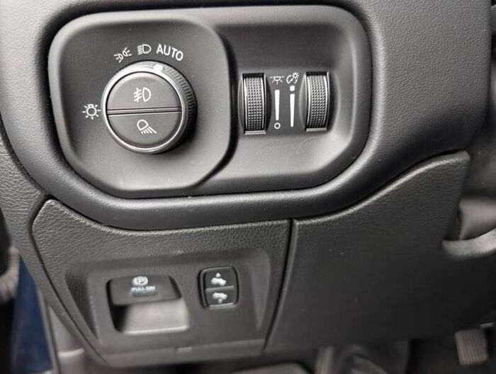 RAM 1500 Limited CREW CAB 4x4 BLUETOOTH TOIT CUIR GPS – Image 17