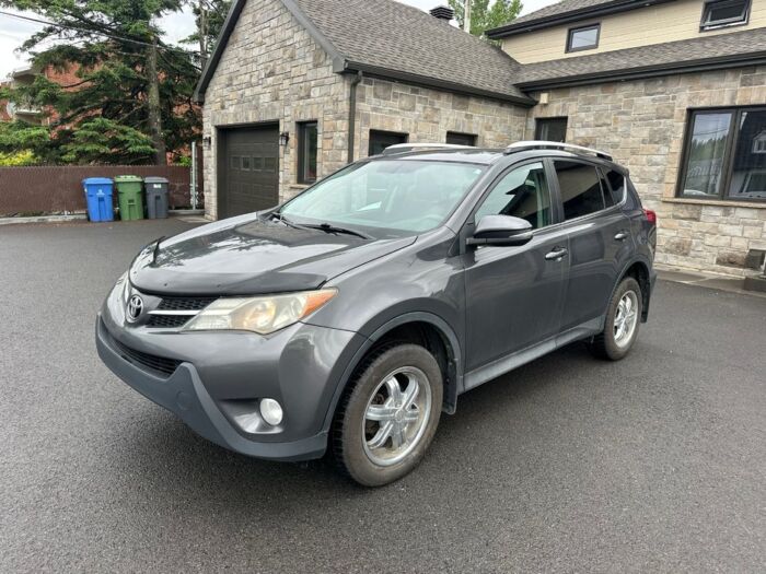 Toyota RAV4 LE – Image 6
