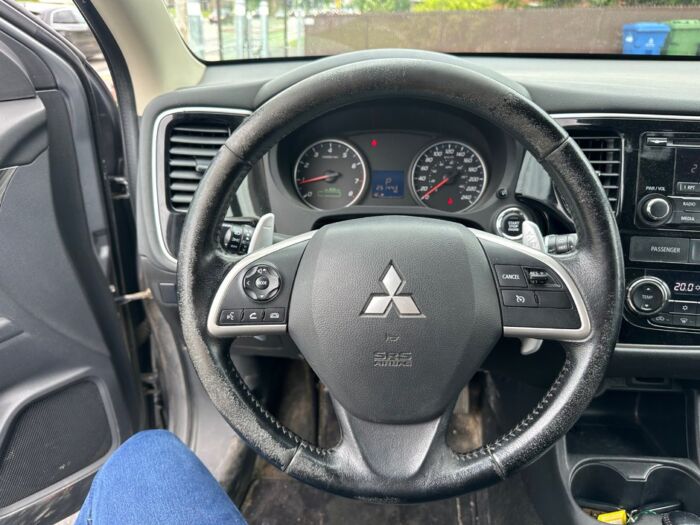 Mitsubishi Outlander SE V6 – Image 10