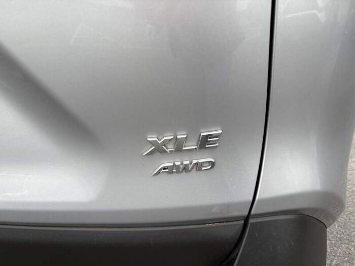 Toyota RAV4 XLE AWD – Image 8