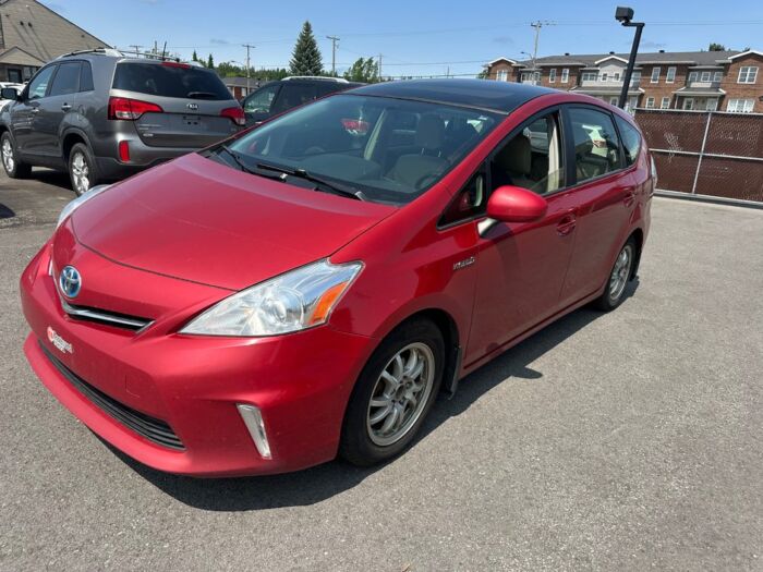 Toyota Prius v HATCHBACK – Image 6