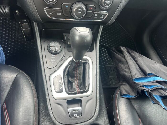 Jeep Cherokee TRAILHAWK – Image 13