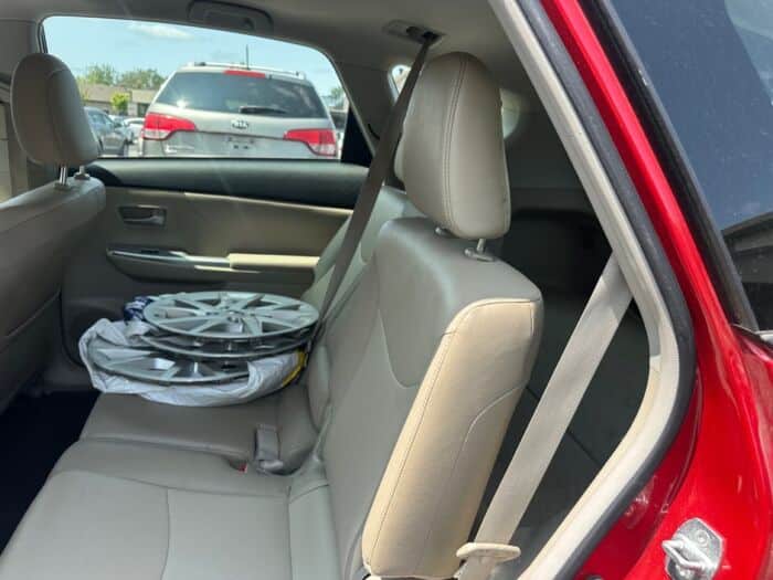 Toyota Prius v HATCHBACK – Image 5