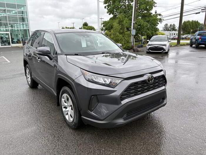 Toyota RAV4 LE AWD - Image 4