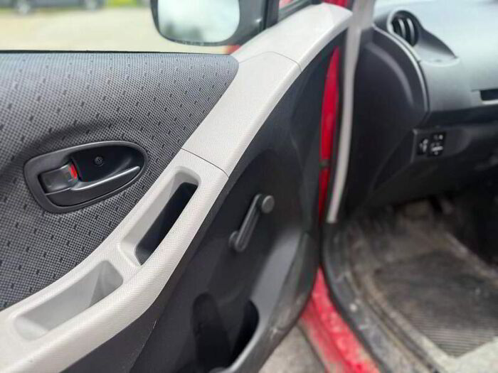 Toyota Yaris Hayon 5 portes, boîte automatique, LE – Image 12