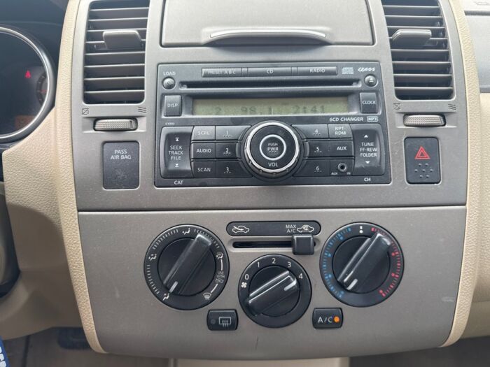 Nissan Versa 1.8 SL – Image 14
