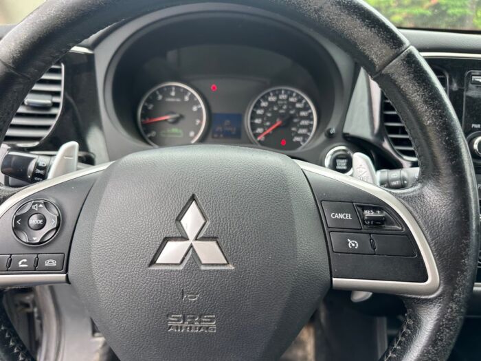 Mitsubishi Outlander SE V6 – Image 12