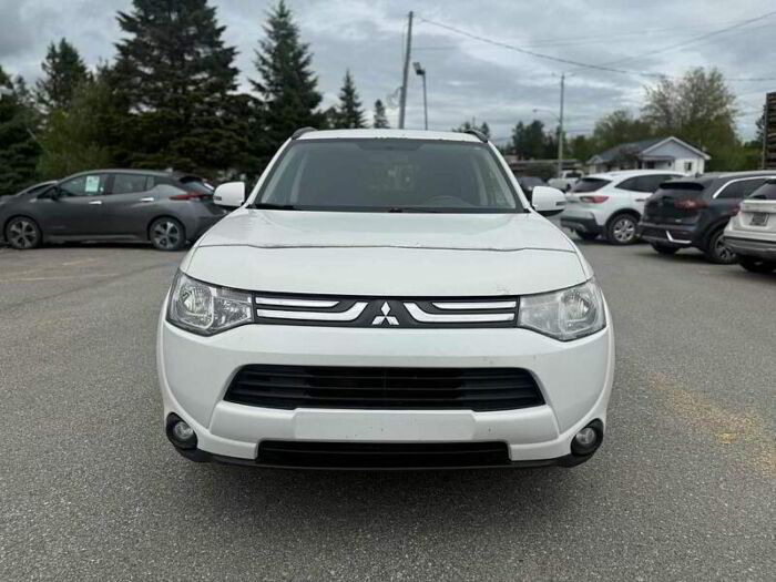 Mitsubishi Outlander 4 portes SE, Traction intégrale – Image 9