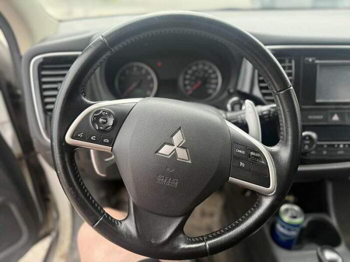 Mitsubishi Outlander 4 portes SE, Traction intégrale – Image 14