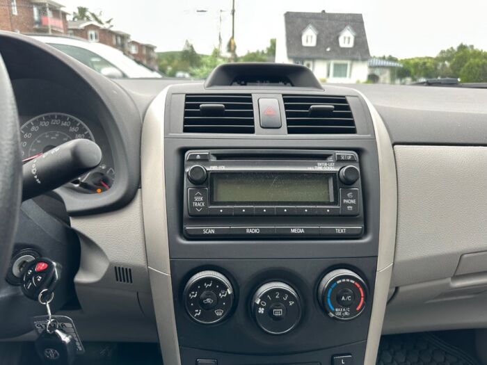 Toyota Corolla CE – Image 12