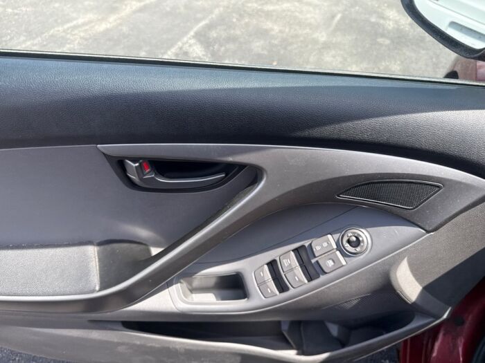 Hyundai Elantra GL – Image 9