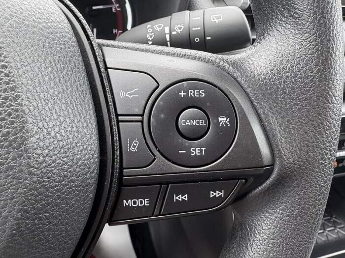 Toyota RAV4 LE AWD – Image 13