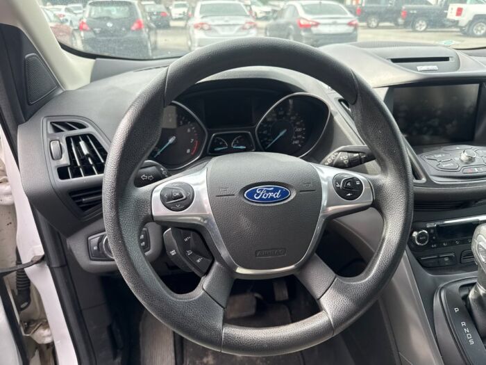 Ford Escape SE – Image 11