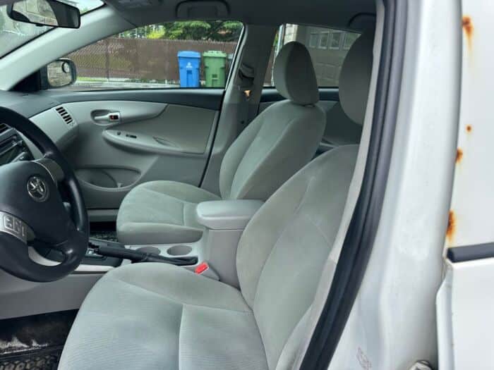 Toyota Corolla CE – Image 8