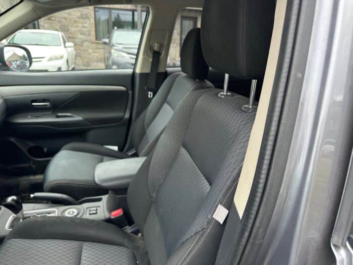 Mitsubishi Outlander SE V6 – Image 9