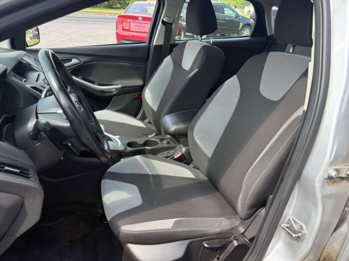 Ford Focus SE – Image 10