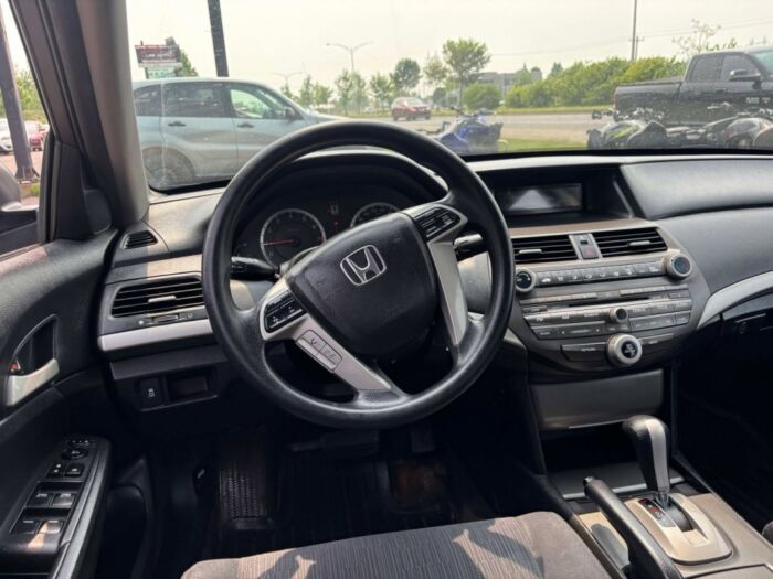Honda Accord SE – Image 11