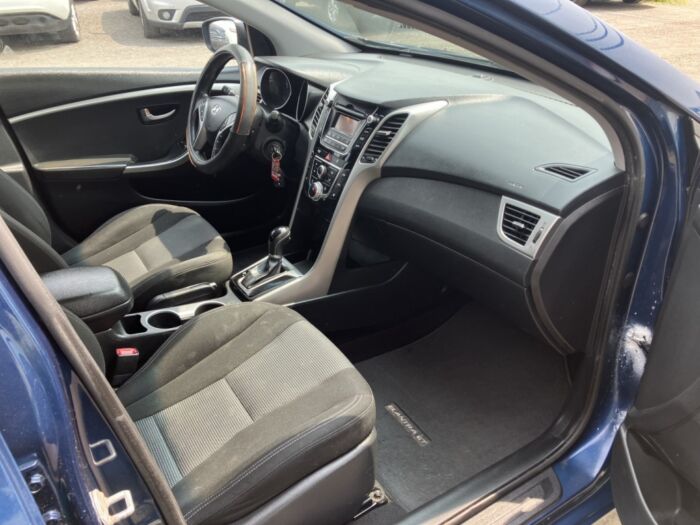 Hyundai Elantra GT GL – Image 9