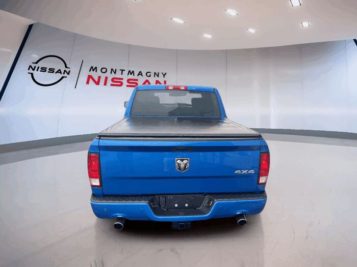 RAM 1500 Classic Express cabine d'équipe 4x4 caisse de 5 pi 7 po – Image 6
